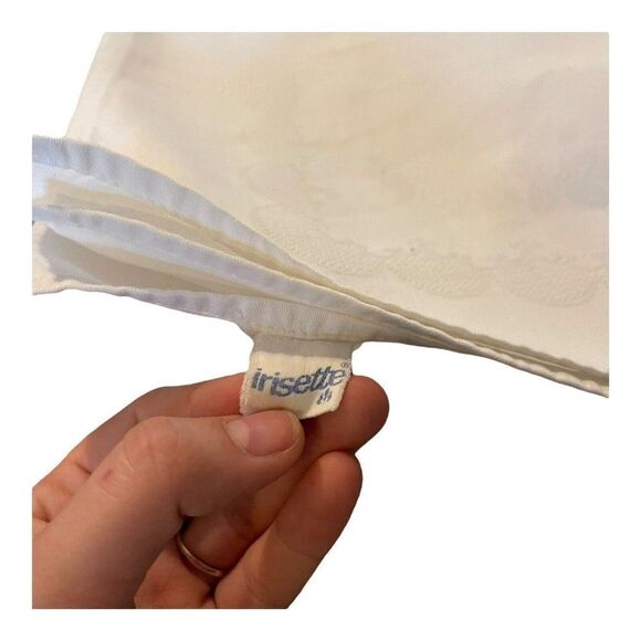 White Floral Jacquard Irisette Spring Vintage Flowers Rectangle Tablecloth 48x81 - Picture 3 of 7